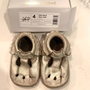 Freshly Picked gold mini sole